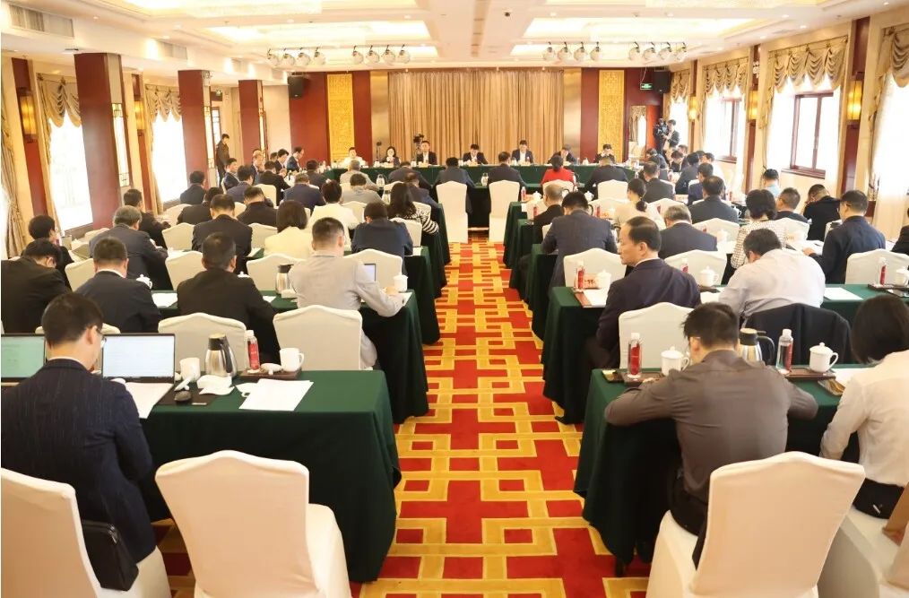 陈董受邀出席惠州市推进产业创新发展互换座谈会并讲话