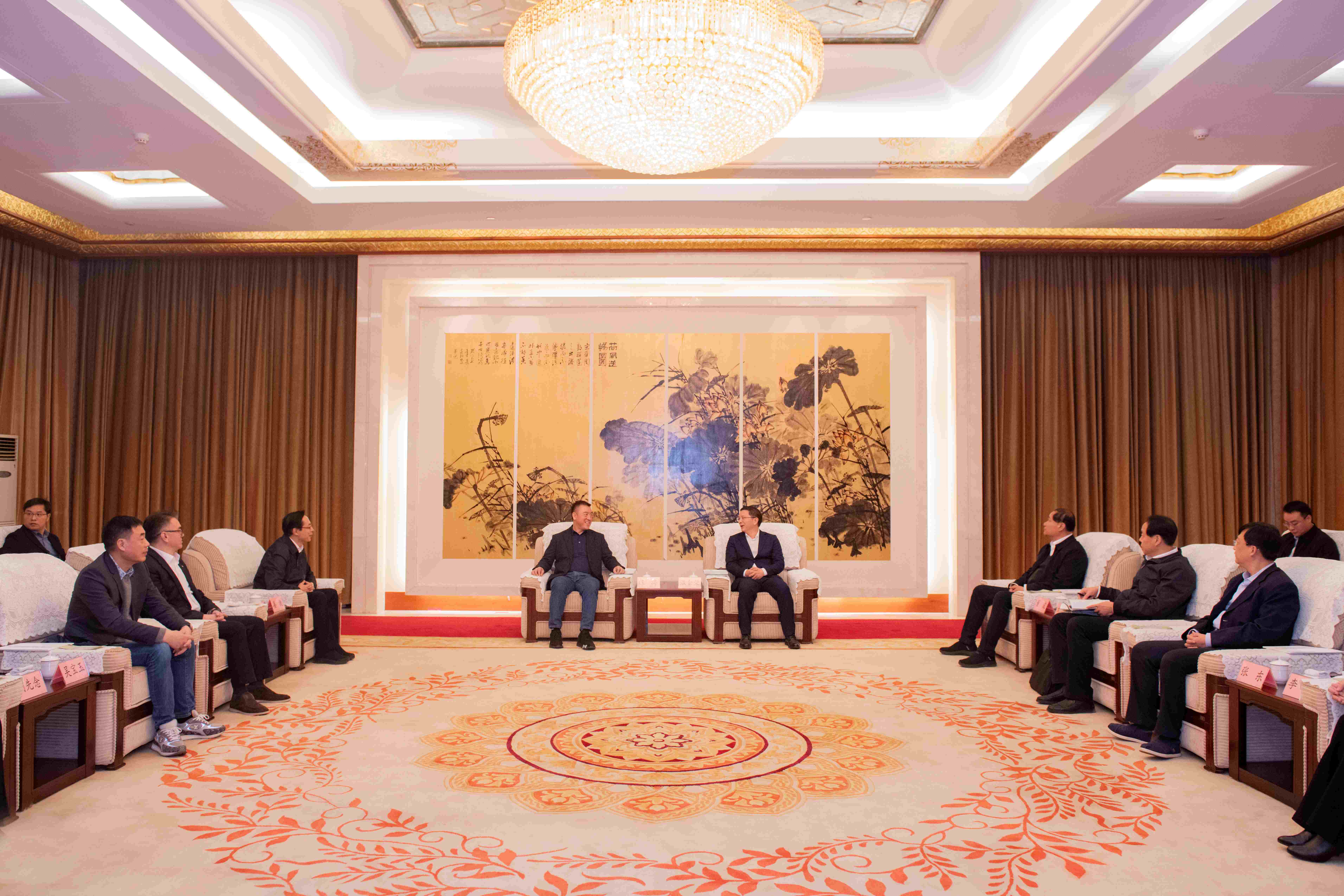 九五至尊VI科技董事长陈涛携带深圳市和惠州市企业家前往济宁市调查互换 