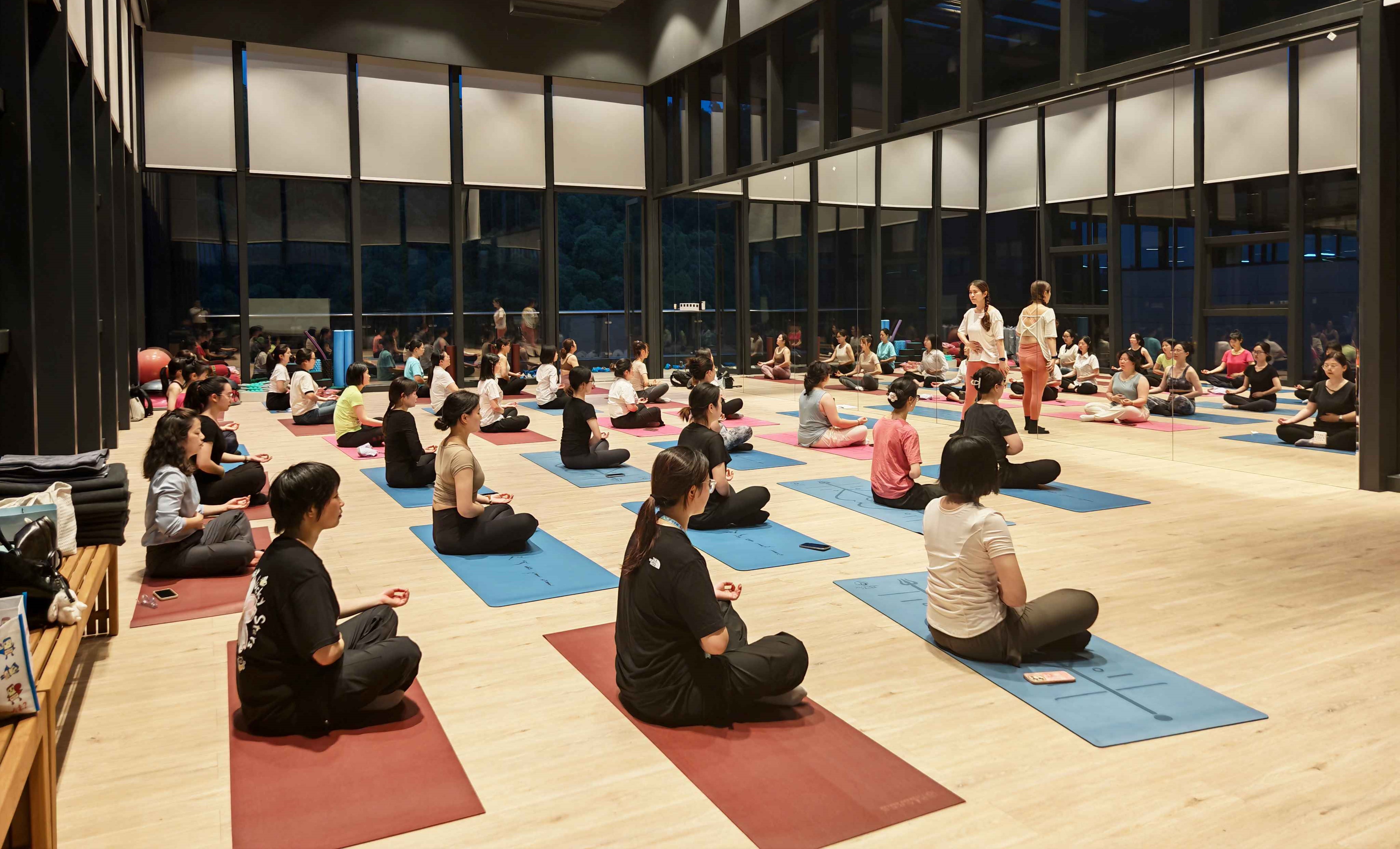 九五至尊VI科技首期瑜伽班活力开课 解锁职场健全新方式